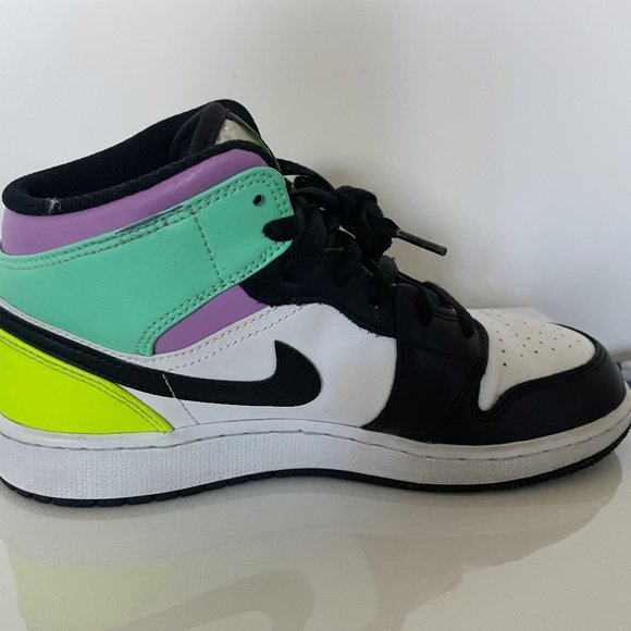 Jordan 1 black and white with purble, turqouise and neon yellow accents - Picture 8 of 11